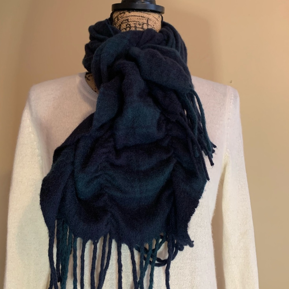 TALBOTS 100% cashmere, blue and green tartan print ladies fringes scarf GUC